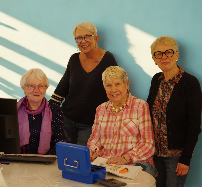 4 femmes qui sourient